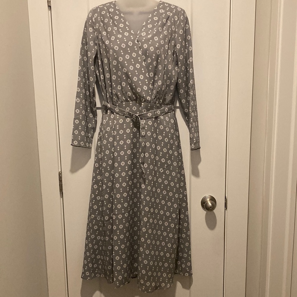 Mystic Floral Wrap Belted Dress 👗,size-4, Grey/Cream